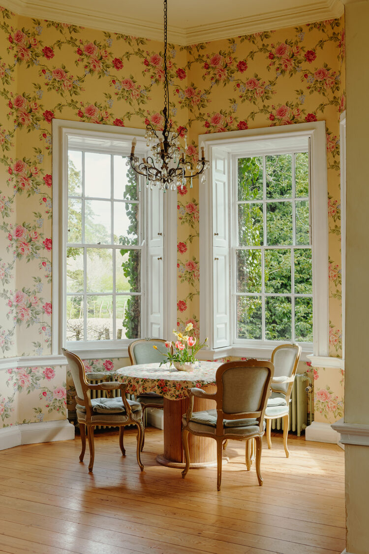 Breakfast room with wallpapered walls