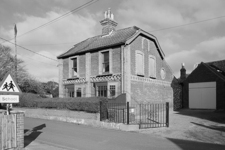 Crespigny Road - Image 1