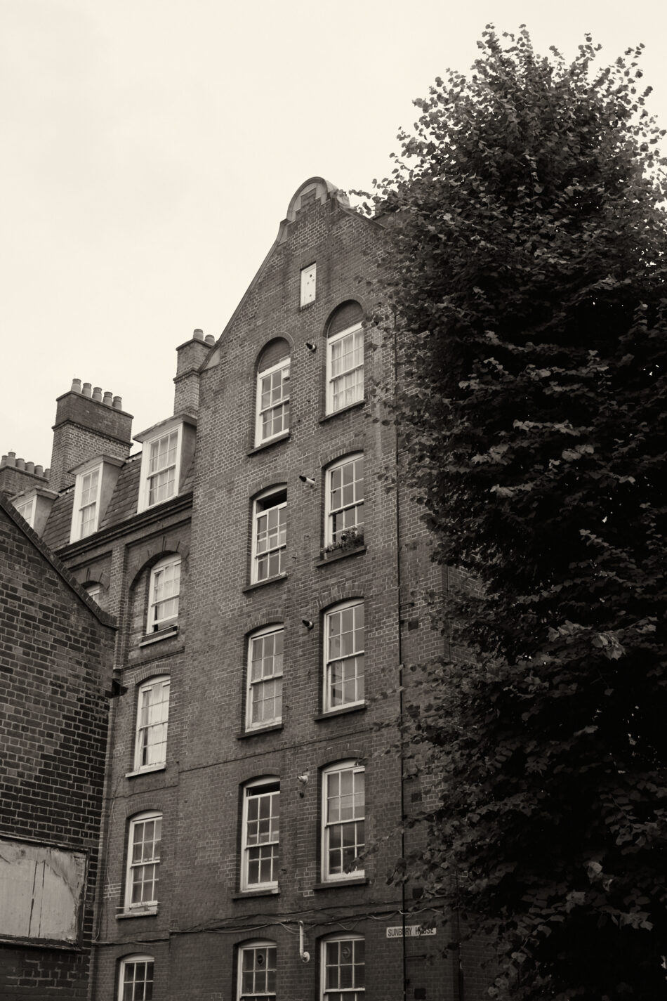 Sunbury House - Image 1