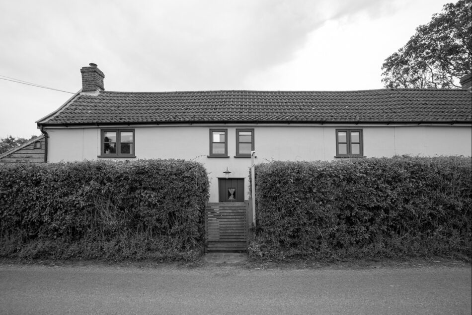 Larkspur Cottage - Image 1